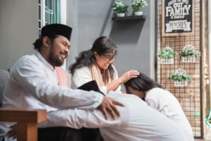 30 Ungkapan Sungkem Lebaran Bahasa Jawa Halus yang Bikin Hati Keluarga Meleleh!