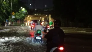 Banjir Parah di Jakarta: 75 RT Tergenang, Air Mencapai 1,7 Meter, Pompa Siap Dikerahkan