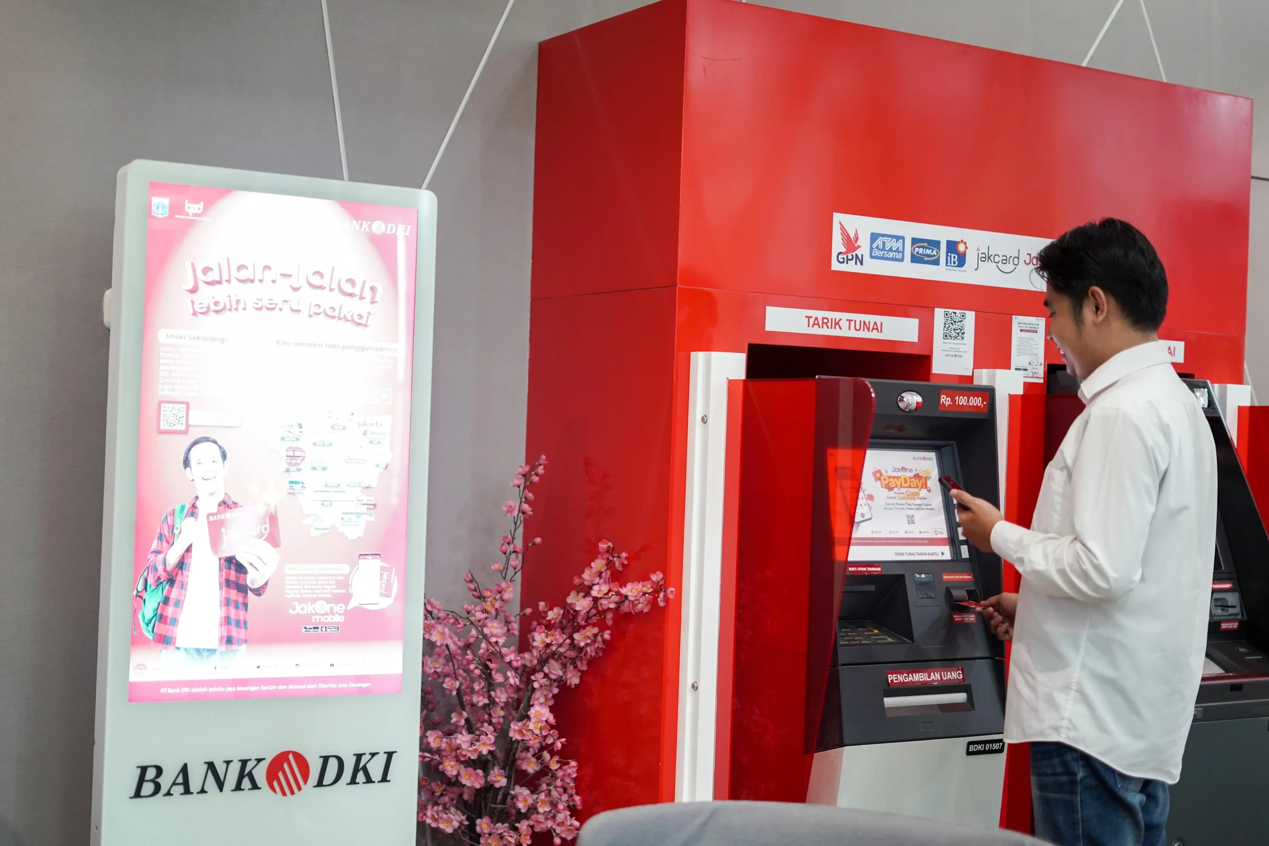 Bank Neo Buka Suara Usai Sanksi OJK: Layanan Tetap Normal, Fokus pada Inovasi Digital