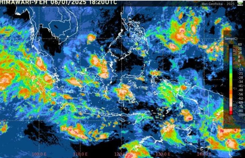 BMKG Prediksi Hujan Lebat Seluruh Indonesia: Waspada Badai Petir di Jawa Timur dan DIY pada Akhir Pekan