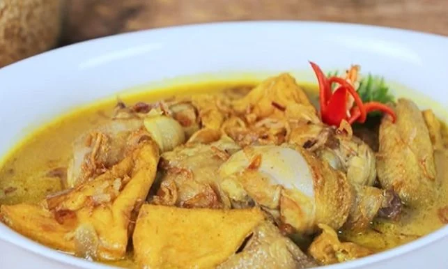 Bolehkah Minum Es Setelah Makan Opor Saat Lebaran? Ini Jawabannya