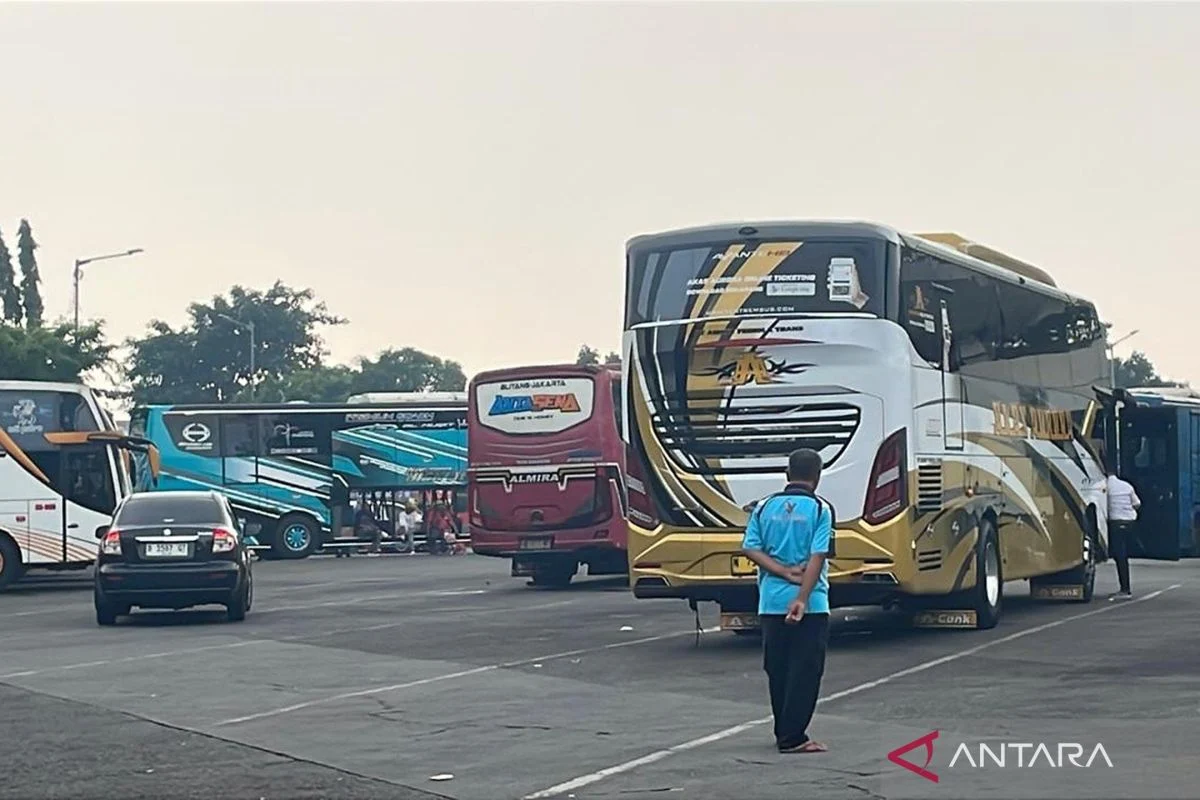 Bus Tol Beraksi: Sopir Putar Musik Hingga Tak Sadari Mengantarkan Bupati yang Baru Ditangkap KPK