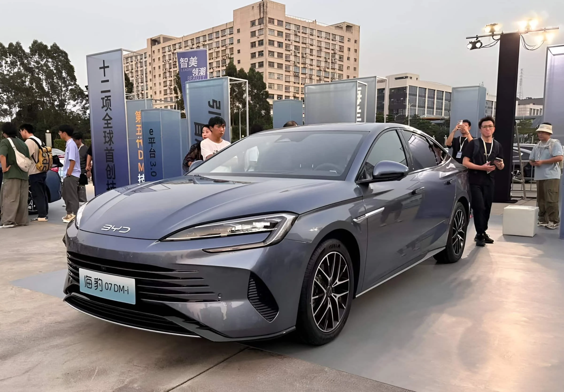 BYD Seal 07 EV Resmi Diluncurkan dengan Blade Battery Generasi 2: Pengisian 5 Menit, Jarak 1.000 km, dan Keamanan Tinggi
