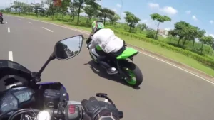 Catat! Kebiasaan Mengemudi Ini Tanpa Disadari Memboroskan BBM Motor Anda