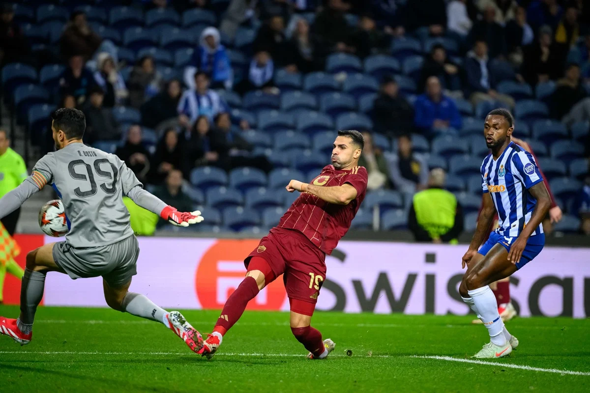 Drama Playoff Liga Europa: Porto vs Roma Imbang, Ajax dan Fenerbahçe Menang – Semua Sorotan Sepak Bola Eropa