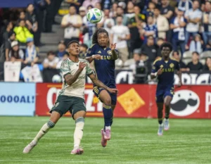 Eric Izoita Cetak Gol Debut, Whitecaps Perpanjang Dominasi atas Timbers 4-1 di Derby Cascadia