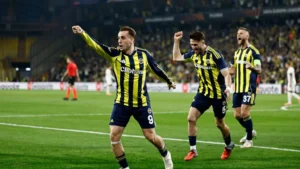 Fenerbahçe Tundukkan Samsunspor, Namun Kontroversi Hakem dan Pemecatan Membara