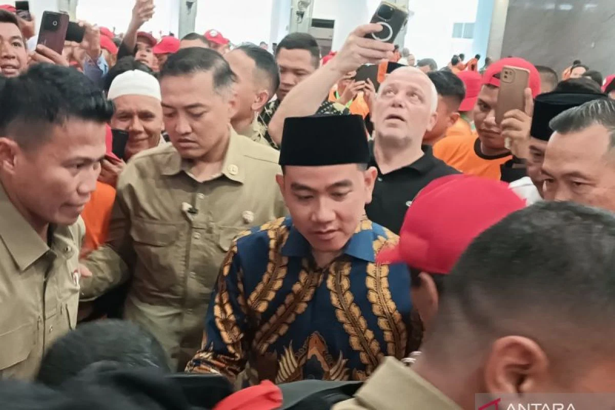 Gibran Hanya Angguk Setelah Salat Jumat di Boyolali, Simbolis atau Strategi Politik?