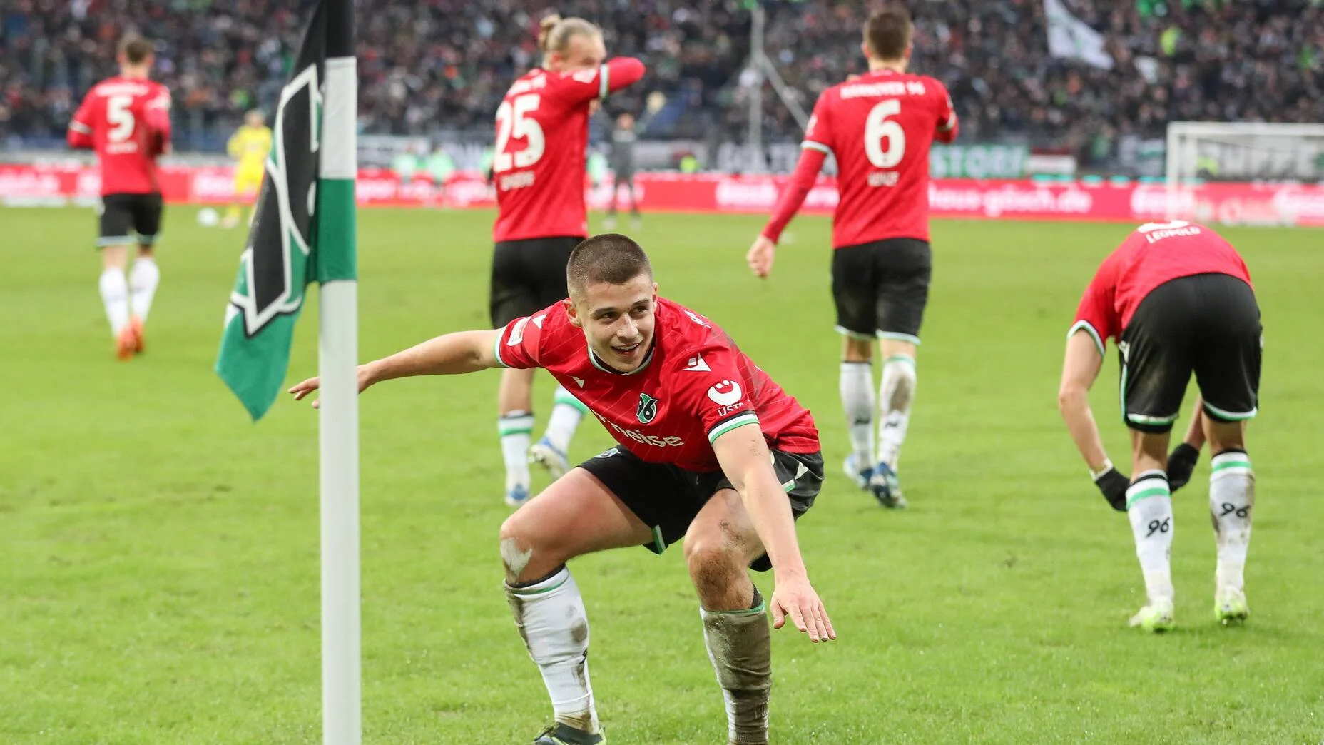 Hannover 96 Gagal Menang di Laga Kunci 2. Bundesliga, Transfer Tresoldi dan Dampak Pelatih Mengguncang Musim Baru