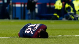 Hugo Ekitiké Menangis di Lapangan: Cedera Mendadak Menghentikan Penampilan di Brighton