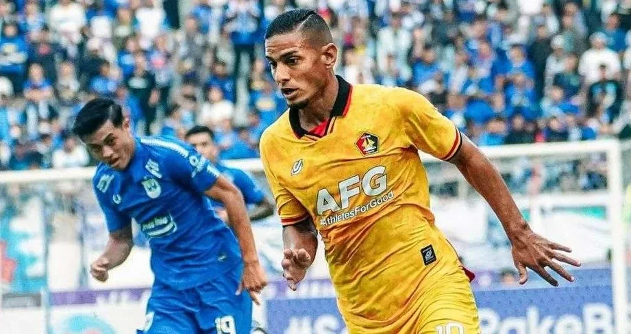 Janji Marcos Reina Bikin Repot Persib: Lini Belakang Persik Terbongkar, Gol Ilegal Bikin Kontroversi