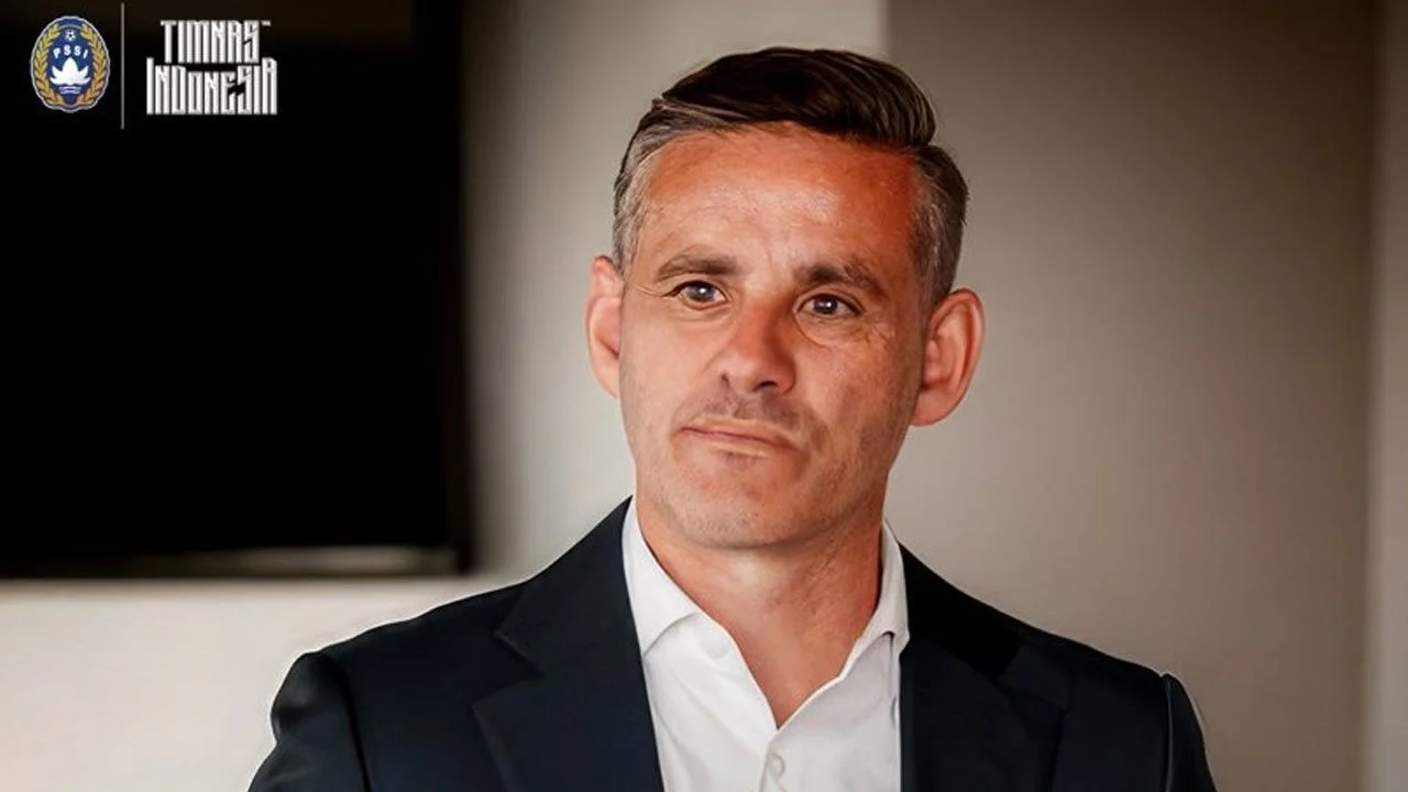 John Herdman Bangun Gerbong Baru Timnas Indonesia: Dari Keluarga di Jakarta hingga Staf Asisten Simon Grayson