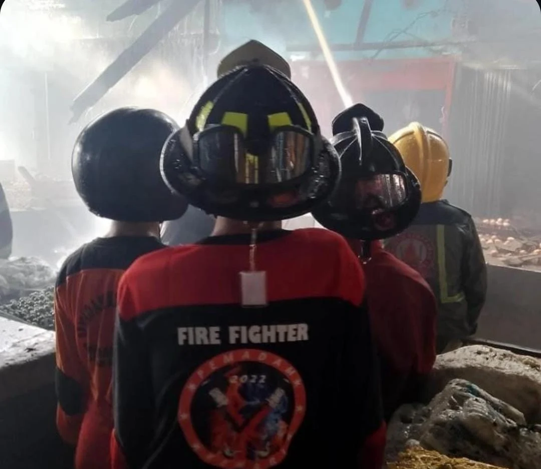 Kebakaran Hebat Melanda Pasar Tulikup Gianyar, 7 Kios Hangus Terbakar