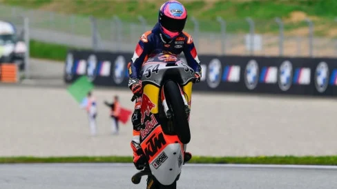 Kekacauan Lap Terakhir Moto3 Amerika 2026: Honda Raih Kemenangan Pertama lewat Rider Indonesia, Veda Ega Pratama Tersungkur
