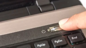 Laptop Nyala Lama di Logo Windows: Penyebab & Solusi Praktis