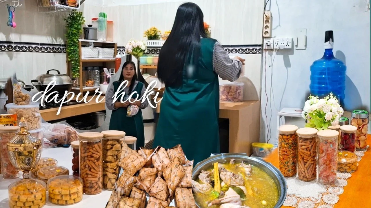 Lebaran Sunyi di Huntara Kapalo Koto: Toples Kue Hanyut, Takbir Menggema, dan Trauma yang Tersimpan