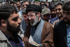 Mojtaba Khamenei Resmi Gantikan Ayahnya sebagai Pemimpin Tertinggi Iran: Mengungkap Proses, Tantangan, dan Harapan Baru