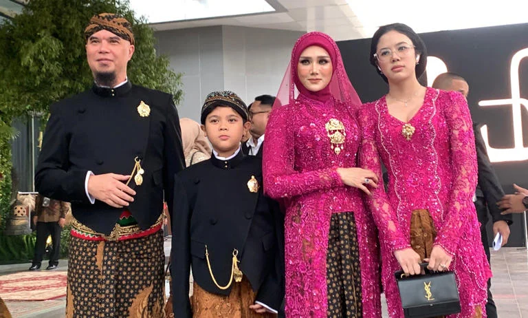 Mulan Jameela Bantai Hoax TikTok: Tuduhan Remeh Guru Dipatah, Dhani Siapkan Langkah Hukum
