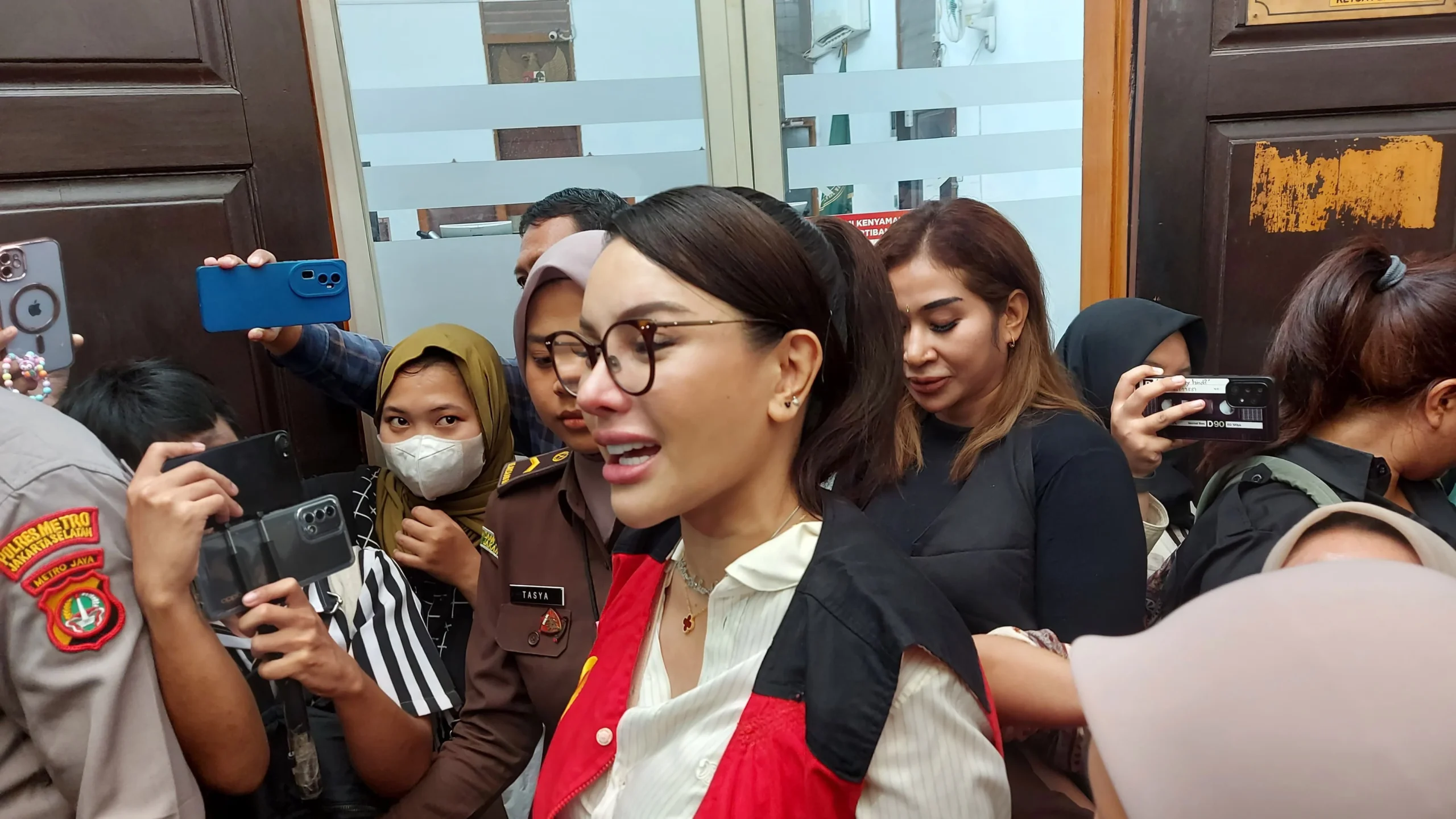 Prabowo Meledak Emosi, Kritisi Kepala Daerah atas Fasilitas Mewah dan Mobil Dinas Rp 8 Miliar Sambil Kunjungi Permukiman Bantaran Sel Senen
