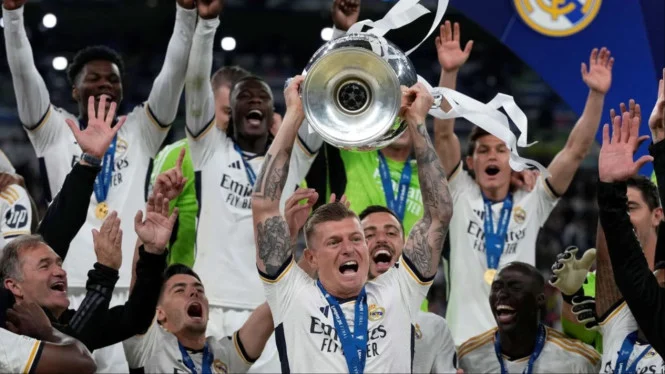 Real Madrid Guncang Dunia Sepakbola: Derbi Menang Vinícius, Clasico Menanti, & Tim Putri Tembus Champions League