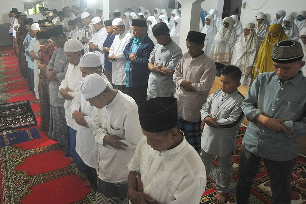 Ribuan Jemaah Naqsabandiyah Rayakan Idul Fitri Serentak di Sumatera: Keunikan Penentuan 1 Syawal dan Kebersamaan Lintas Generasi