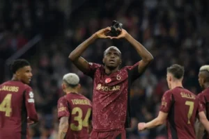 Salah Pecahkan Rekor, Osimhen Kejar Catatan Baru, dan Inggris Menguasai Papan Skor UCL 2025/2026