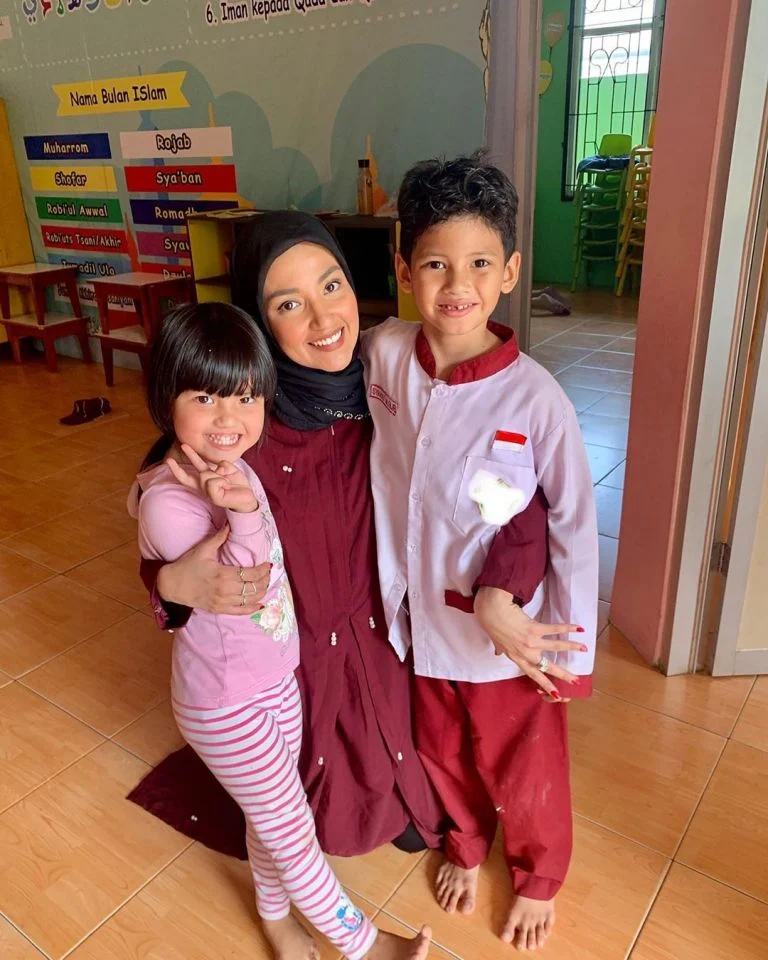 Setelah 9 Tahun Terpisah, Tsania Marwa Menyambut Anak‑Anaknya dengan Hangat: Momen Haru yang Mengguncang Publik