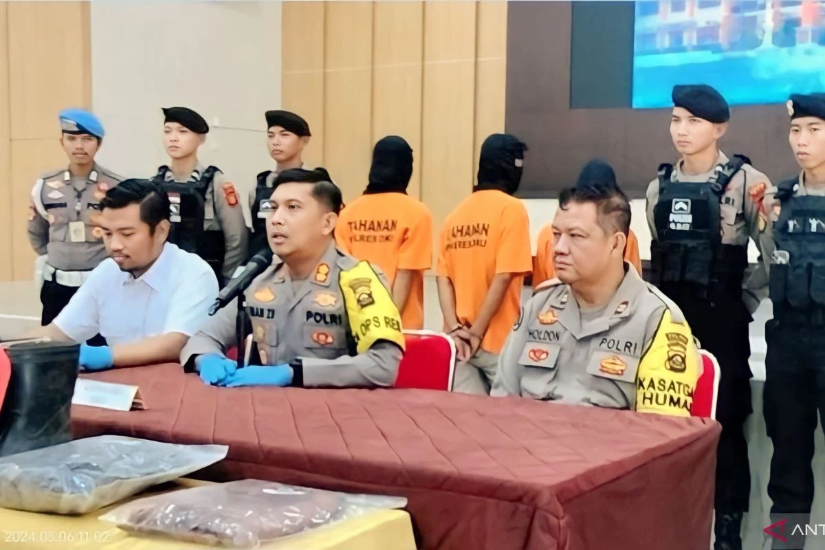 Suharlan Tersangka Pembunuhan Staf Bawaslu OKU Selatan: Dari Nginap di Rumah Korban hingga Penyerahan Diri