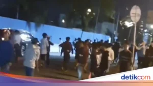 Teror Bom Molotov Ganda di Palembang Terekam CCTV, Warga Dihantam Api!