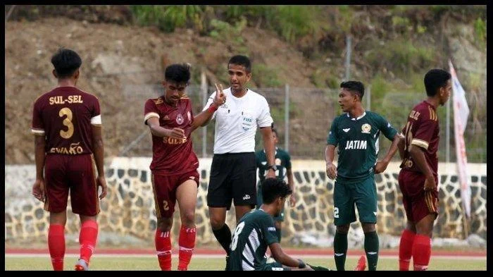 Wasit FIFA Thoriq Alkatiri Diserang Oknum Suporter, Laga Malut United vs PSM Makassar Berujung Kontroversi