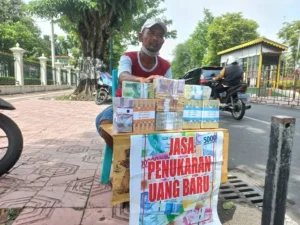 Waspada Riba! Pakar Ekonomi Islam Peringatkan Bahaya Tukar Uang Baru di Tempat Tak Resmi Menjelang Lebaran
