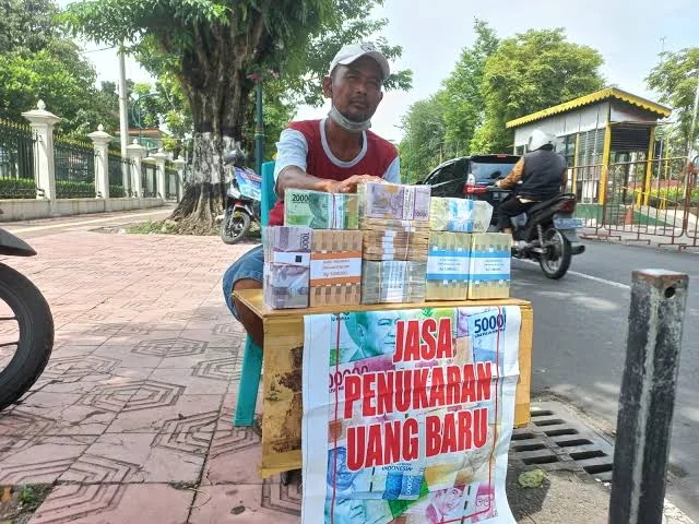 Waspada Riba! Pakar Ekonomi Islam Peringatkan Bahaya Tukar Uang Baru di Tempat Tak Resmi Menjelang Lebaran