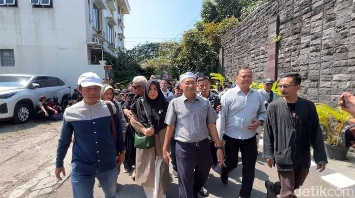 Aksi Massa di Solo: Rumah Presiden Jokowi Diserbu Tokoh Nasional, Deddy Mizwar dan Kader PSI Hadir