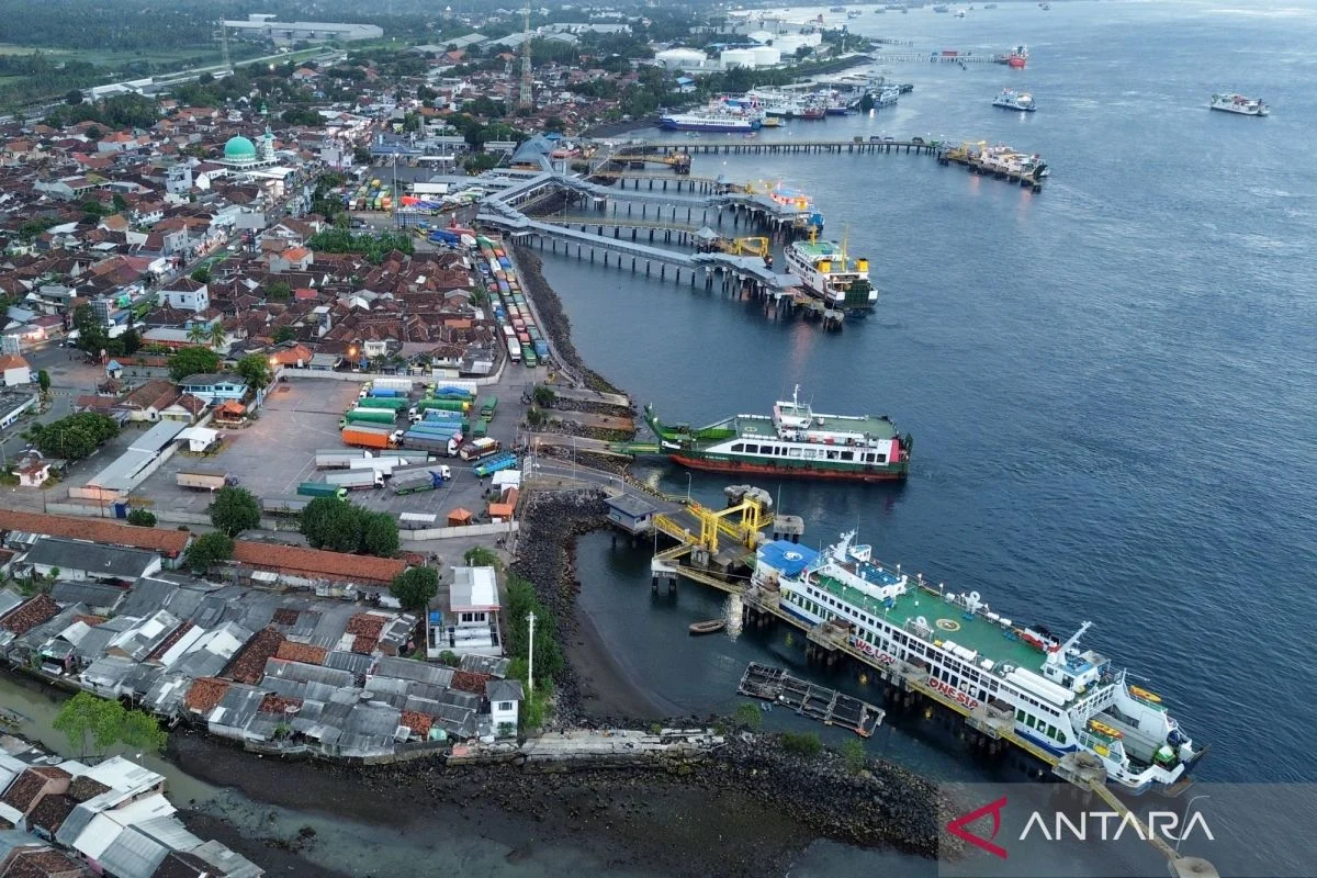Antrean Kendaraan di Pelabuhan Ketapang Mengular 8 km, Upaya ASDP dan Satlantas Redam Kemacetan