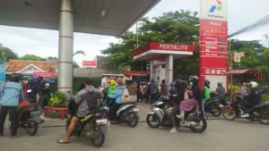 Bahlil Ingatkan Masyarakat: 50 Liter BBM Sudah Cukup, Waspadai Kenaikan Harga Non‑Subsidi