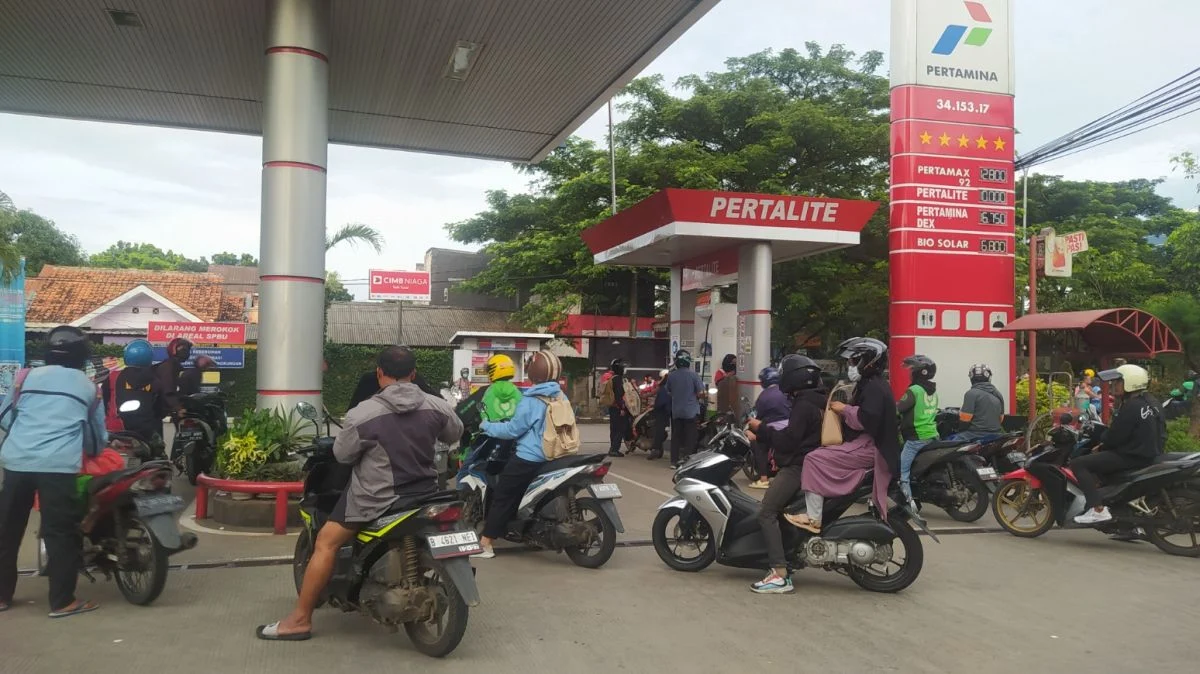 Bahlil Ingatkan Masyarakat: 50 Liter BBM Sudah Cukup, Waspadai Kenaikan Harga Non‑Subsidi
