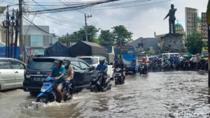 Banjir Hitam Pekat di Grogil Sukoharjo Picu Kemacetan 2 km dan Krisis Udara; Warga Terpuruk