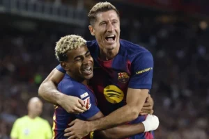 Barcelona Siapkan Dana Rp1,5 Triliun untuk Beli Bastoni, Ndicka Jadi Cadangan Utama