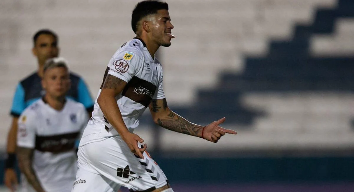 Debut Gemilang Diniz: Corinthians Tundukkan Platense 2-0 di Buenos Aires