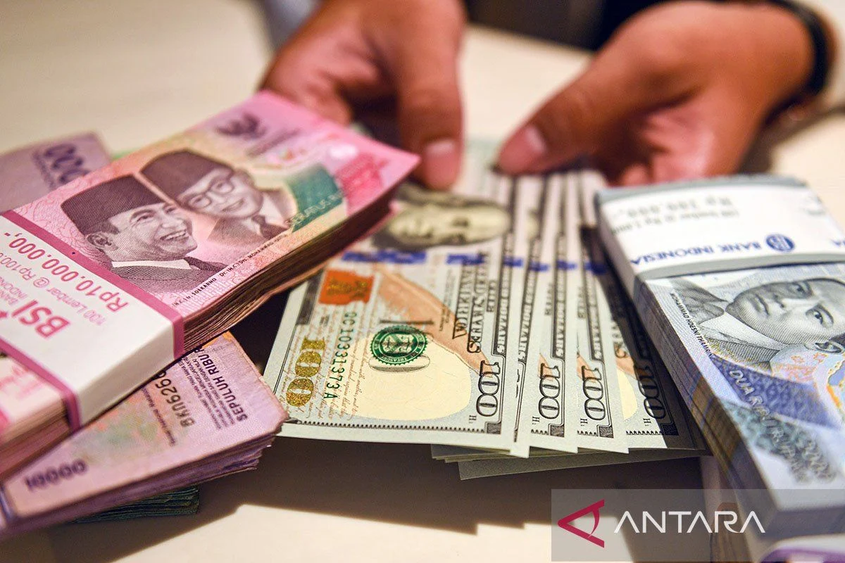Dolar AS Melemah, Rupiah Terpuruk, dan Harga Minyak Indonesia Meroket: Dampak Geopolitik pada Ekonomi ASEAN