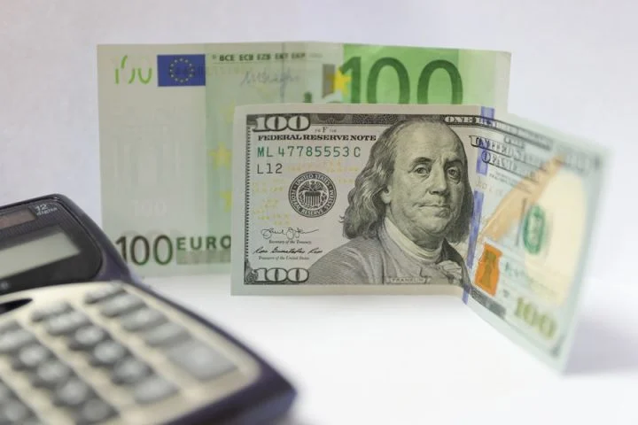 Dolar Kanada Tertekan di Tengah Ketegangan Trump dan Iran Menjelang Batas Waktu Hormuz