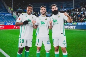 Drama di El Sardinero: Racing Santander Tundukkan Sporting Gijón dengan Duel Villalibre dan Kontroversi Insiden Penonton