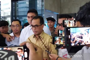 Eks Menhub Budi Karya Menepis Tuduhan Uang Politik di Sidang Korupsi Proyek Rel KA Medan