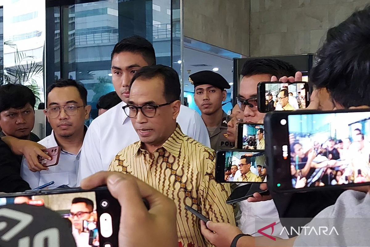 Eks Menhub Budi Karya Menepis Tuduhan Uang Politik di Sidang Korupsi Proyek Rel KA Medan