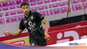 Eks Persebaya George Brown Bocorkan Krisis Keuangan PSBS Biak: Gaji Tertahan, Mess Diusir, Latihan Terhenti