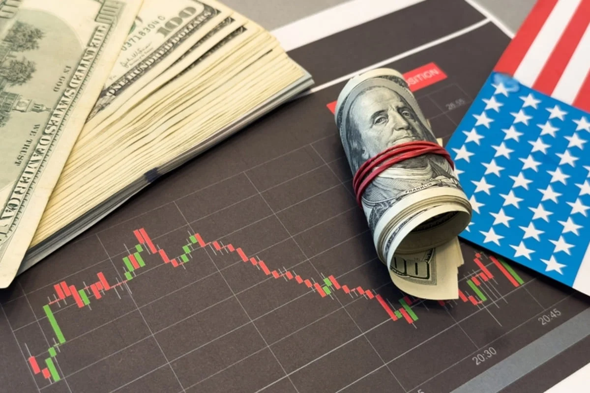 Euro Menguat, Dolar AS Tertekan: Fokus pada IHK dan Negosiasi AS-Iran