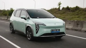 GAC Aion UT Siap Menggebrak Pasar Indonesia: Mobil Hatchback Listrik Paling Aman dengan Rating ANCAP dan Produksi Super Cepat Berbasis Tenaga Surya