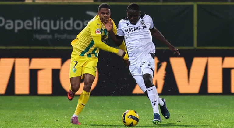 Goleada Vitória de Guimarães atas Tondela: Kebangkitan di Tengah Gejolak Manajerial