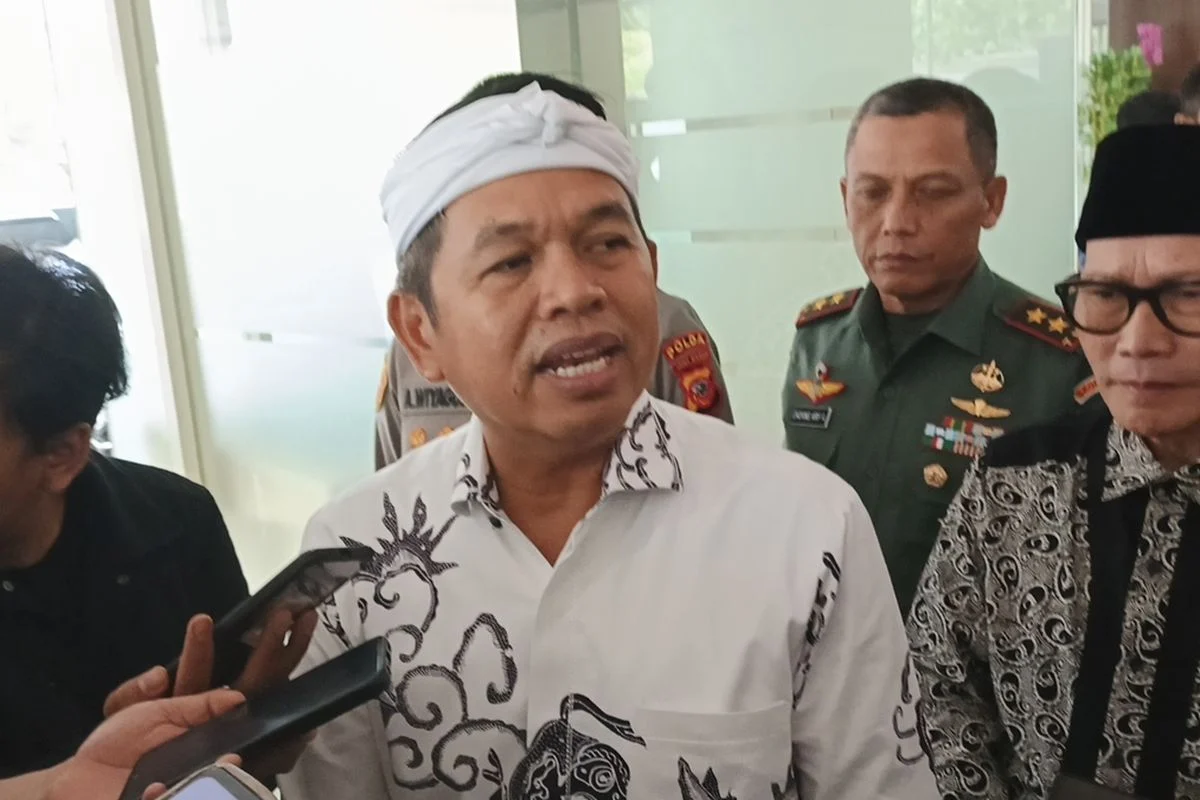 Gubernur Pramono Bebastugaskan Lurah Kalisari dan Dua Pejabat Usai Laporan Foto AI di JAKI