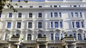 Harry Styles: Dari Properti Mewah di London hingga Penolakan Foto yang Menggemparkan di Paris